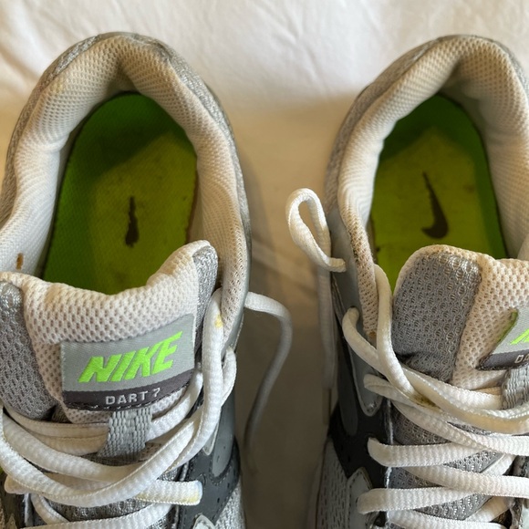 👟 👟🌸GUC Nike Sneakers, grey, black & green, size 9.5 - Picture 7 of 10